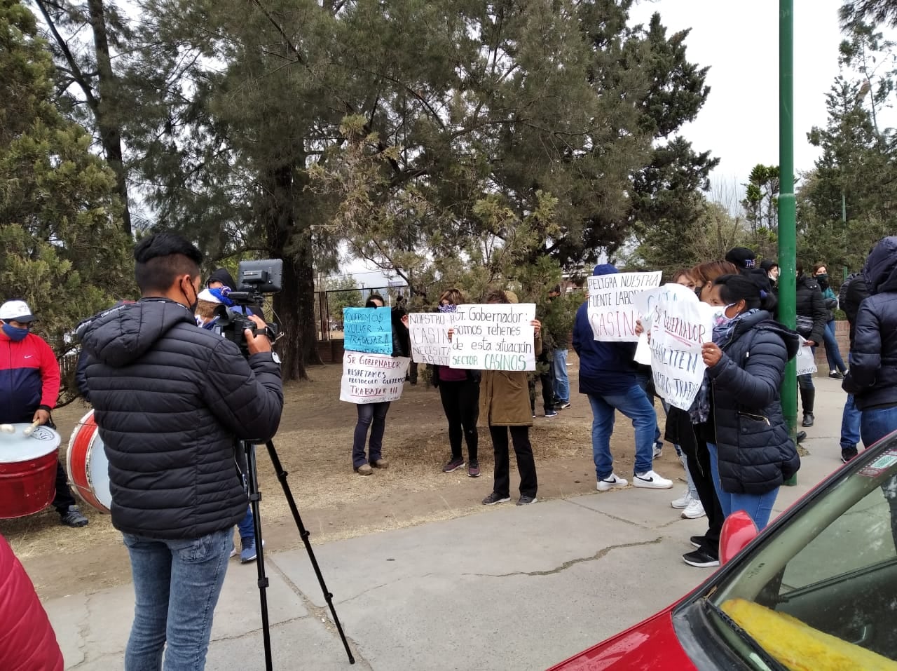 Frente a la Casa de Gobierno de Salta