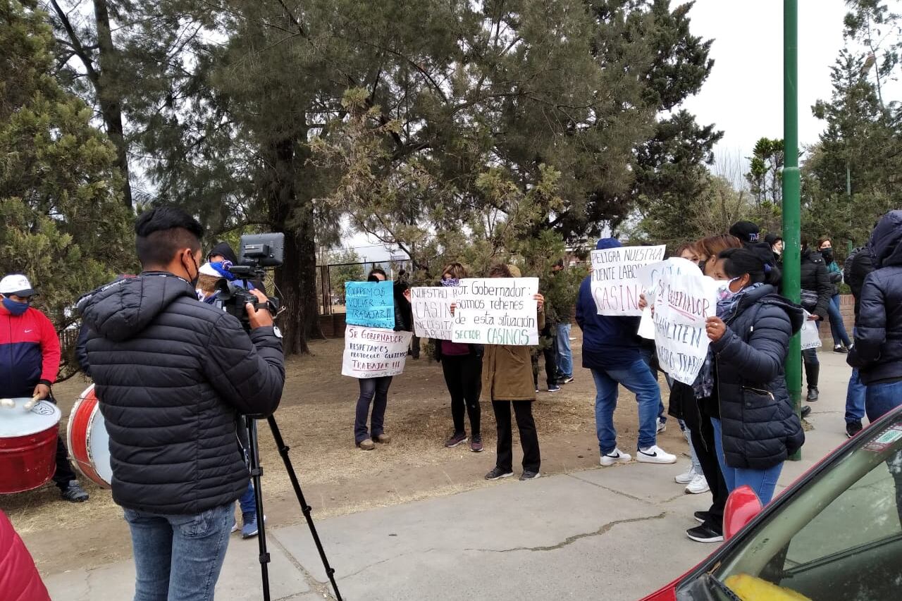 Frente a la Casa de Gobierno de Salta