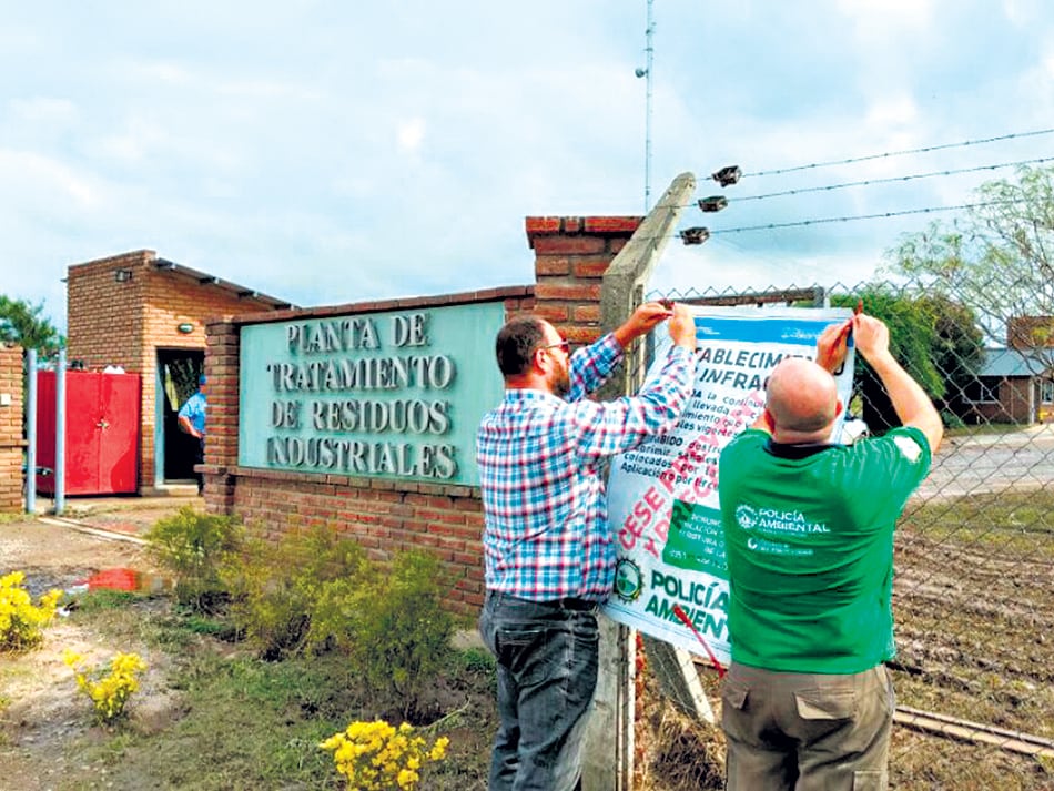 La planta Taym desbordó por la inundación del 29 de marzo pasado en la ciudad de Córdoba.