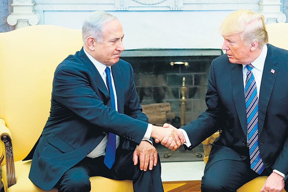 “No nos vamos a echar atrás”, dijo Trump junto al premier israelí Netanyahu.