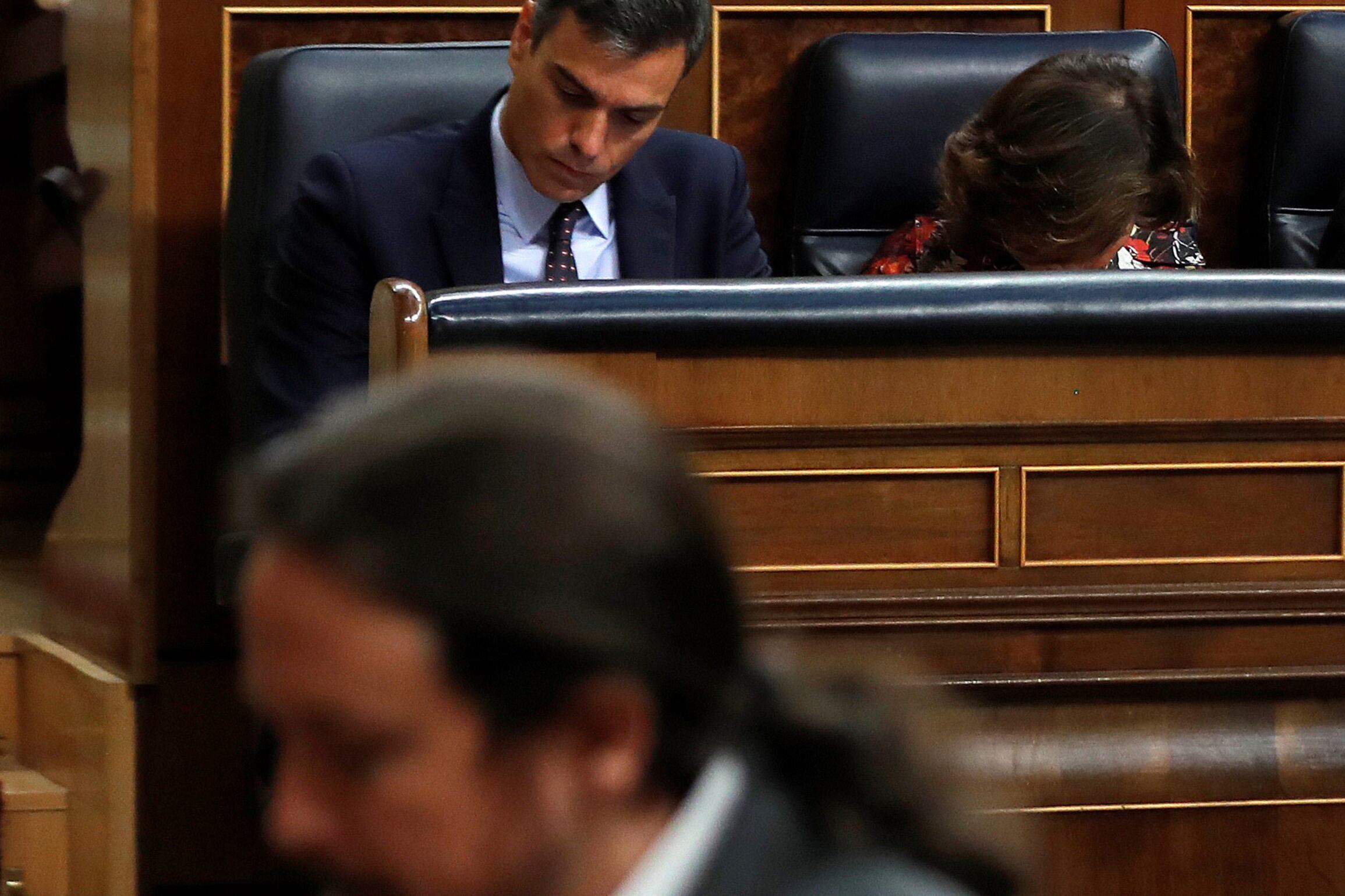 Iglesias (abajo), Sánchez (arriba) y el arte de no hacerse cargo del llamado a elecciones.