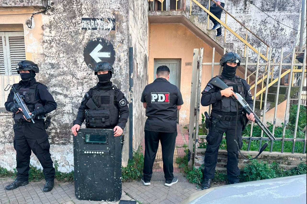 Uno de los tantos allanamientos ordenados en el barrio.