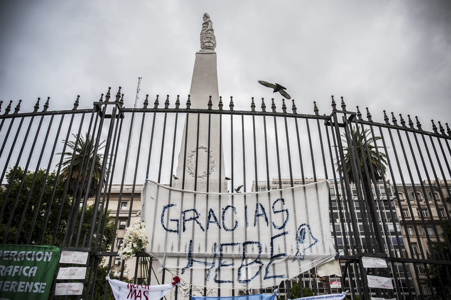 El domingo la gente se convocó espontánemente en la Plaza, hoy se espera una concurrencia masiva. 