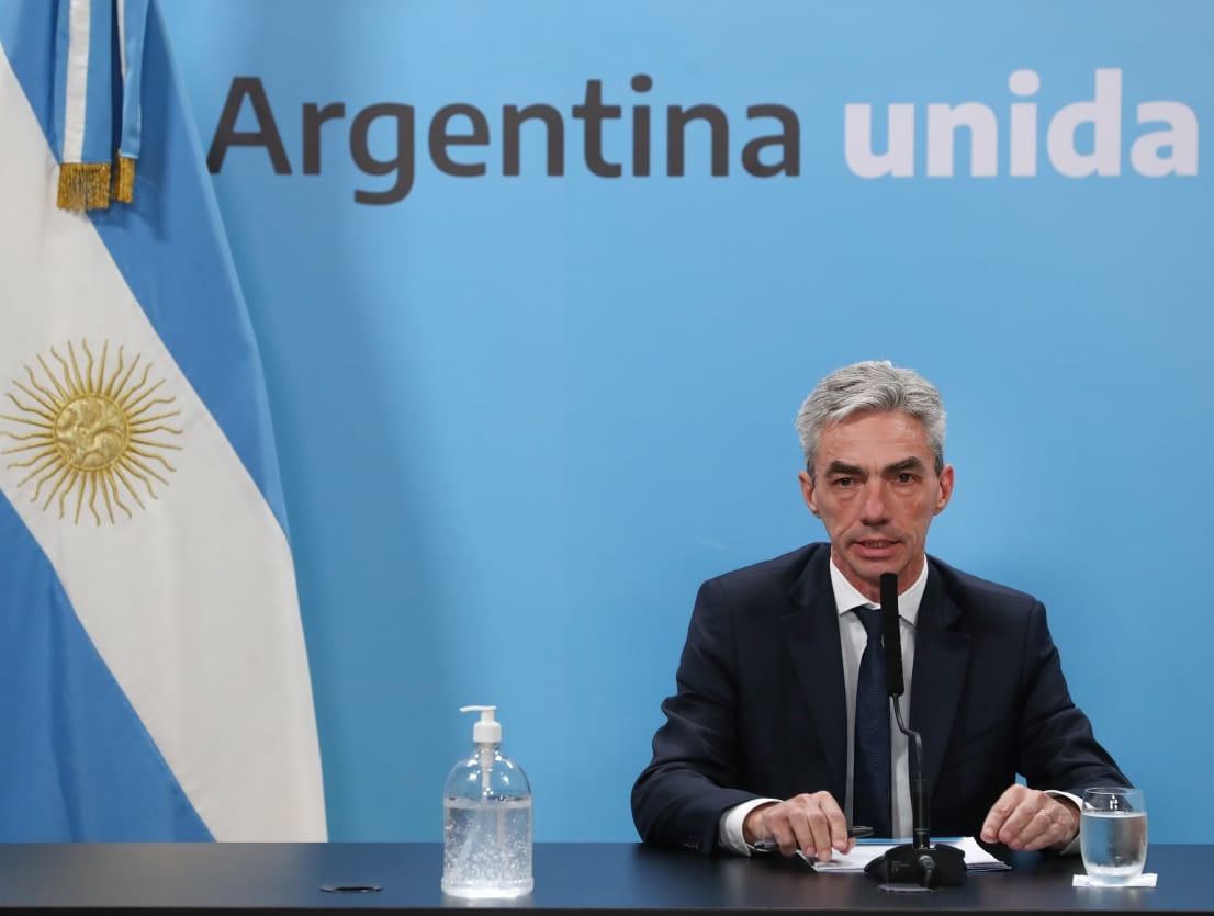 El ministro de Transporte, Mario Meoni, haciendo los anuncios para el sector.