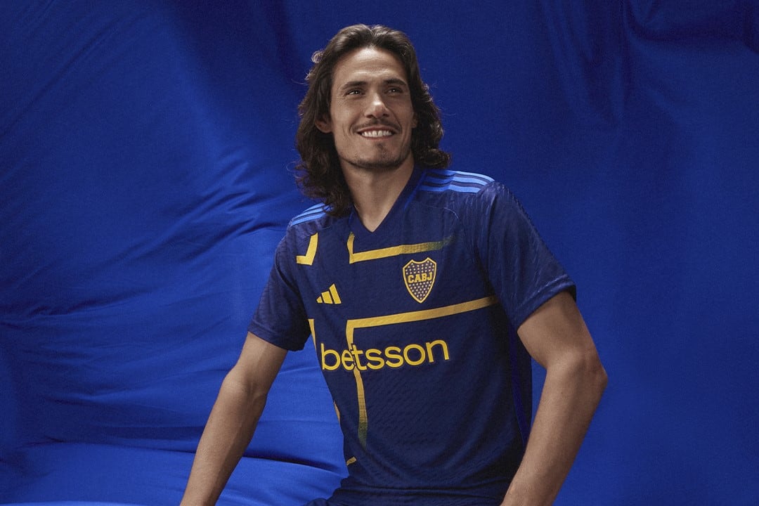 Cavani, luciendo la azul y oro en homenaje a los 119 años. Imagen: Boca Juniors.