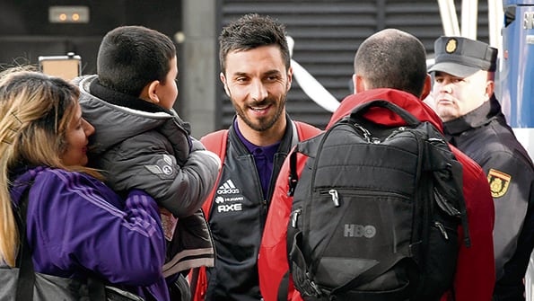Scocco hizo un entrenamiento normal después de varias semanas.
