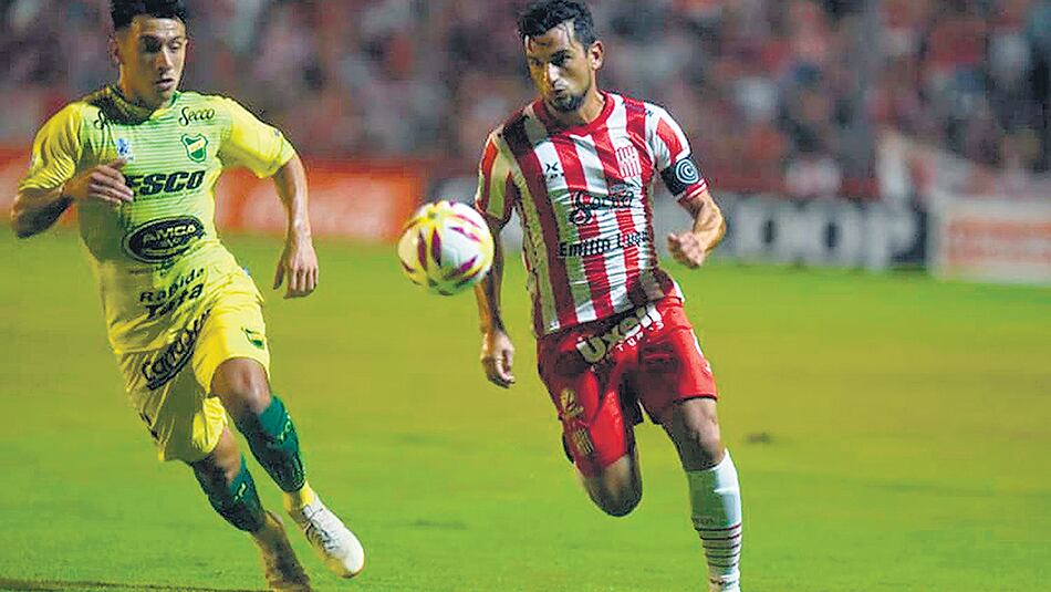 Defensa arrancó en desventaja, pero al final tuvo su premio y se trajo un triunfo y la punta desde Tucumán.