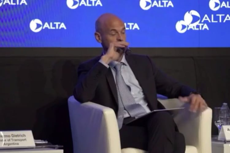 Dietrich en su alocución en Panamá.