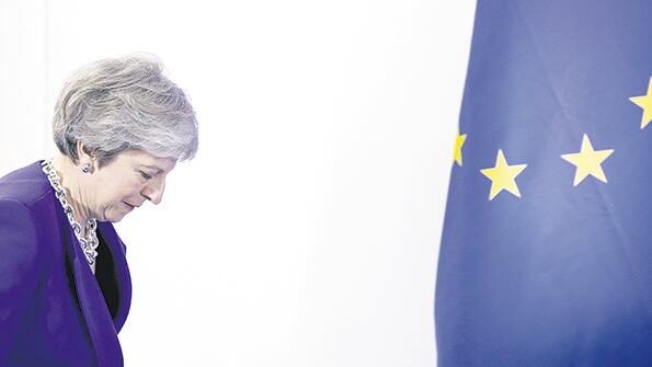 Theresa May, premier británica, puede hasta perder el puesto en las próximas semanas.