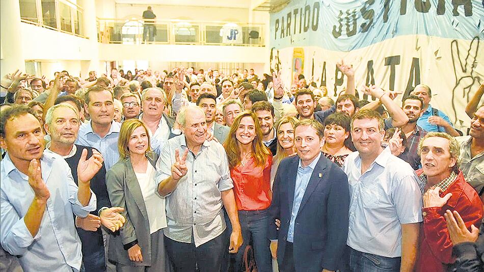Fernando Gray cerró el acto que reunió a todo el PJ de La Plata.