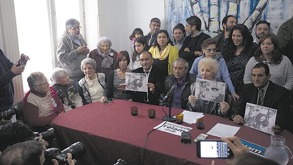 En la conferencia de prensa realizada en Abuelas de Plaza de Mayo estuvieron Ismael y Camilo y su tío Ramón.