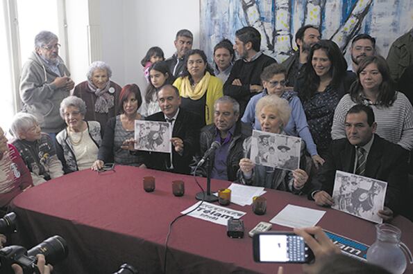 En la conferencia de prensa realizada en Abuelas de Plaza de Mayo estuvieron Ismael y Camilo y su tío Ramón.