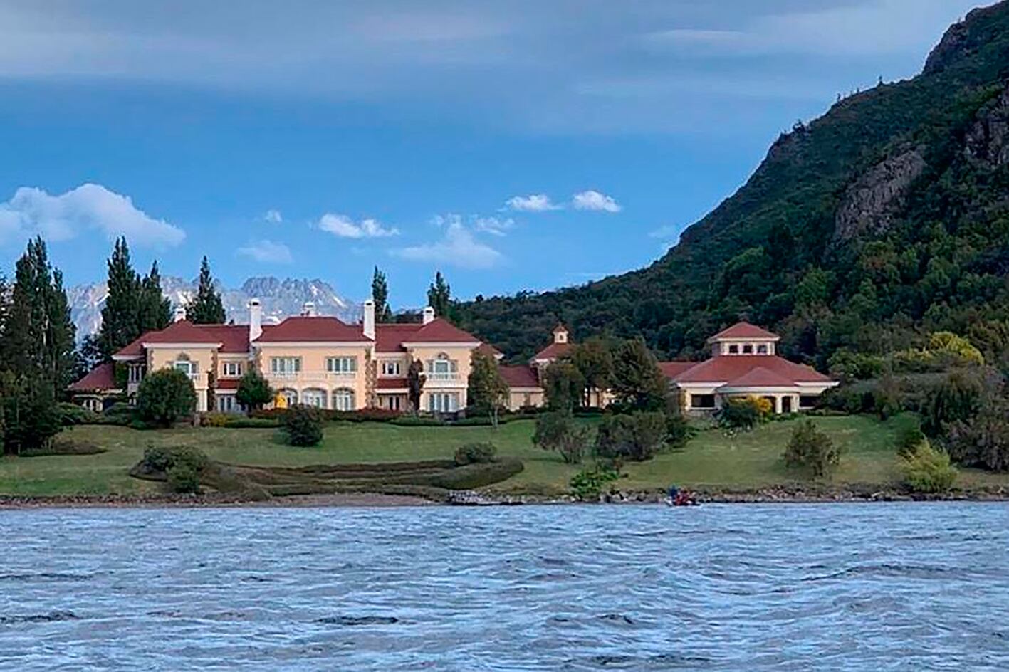 Se calcula que la firma Hidden Lake, del magnate Joseph Lewis, posee 38 mil hectáreas en la Patagonia.