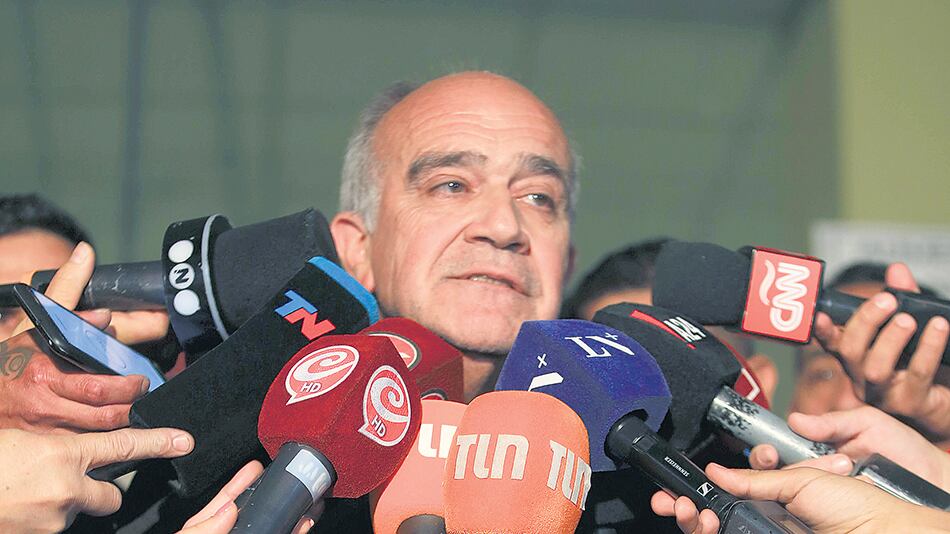 El juez de Garantías Luis Carzoglio convocó a una rueda de prensa para denunciar los aprietes mediáticos.
