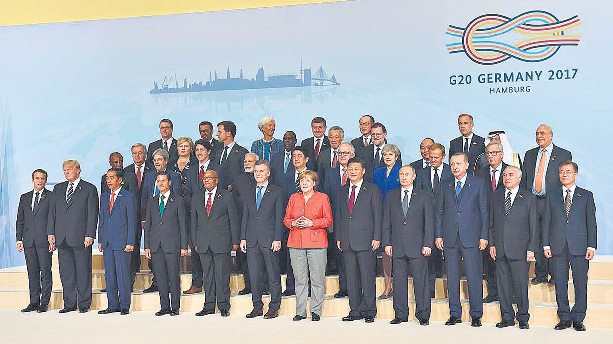 Jefes de Estado posan para la foto oficial de la cumbre del G-20 en Hamburgo, Alemania.