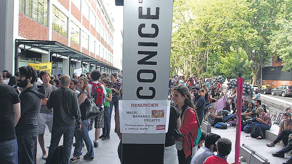 Los investigadores volvieron a protestar en el Polo Científico.