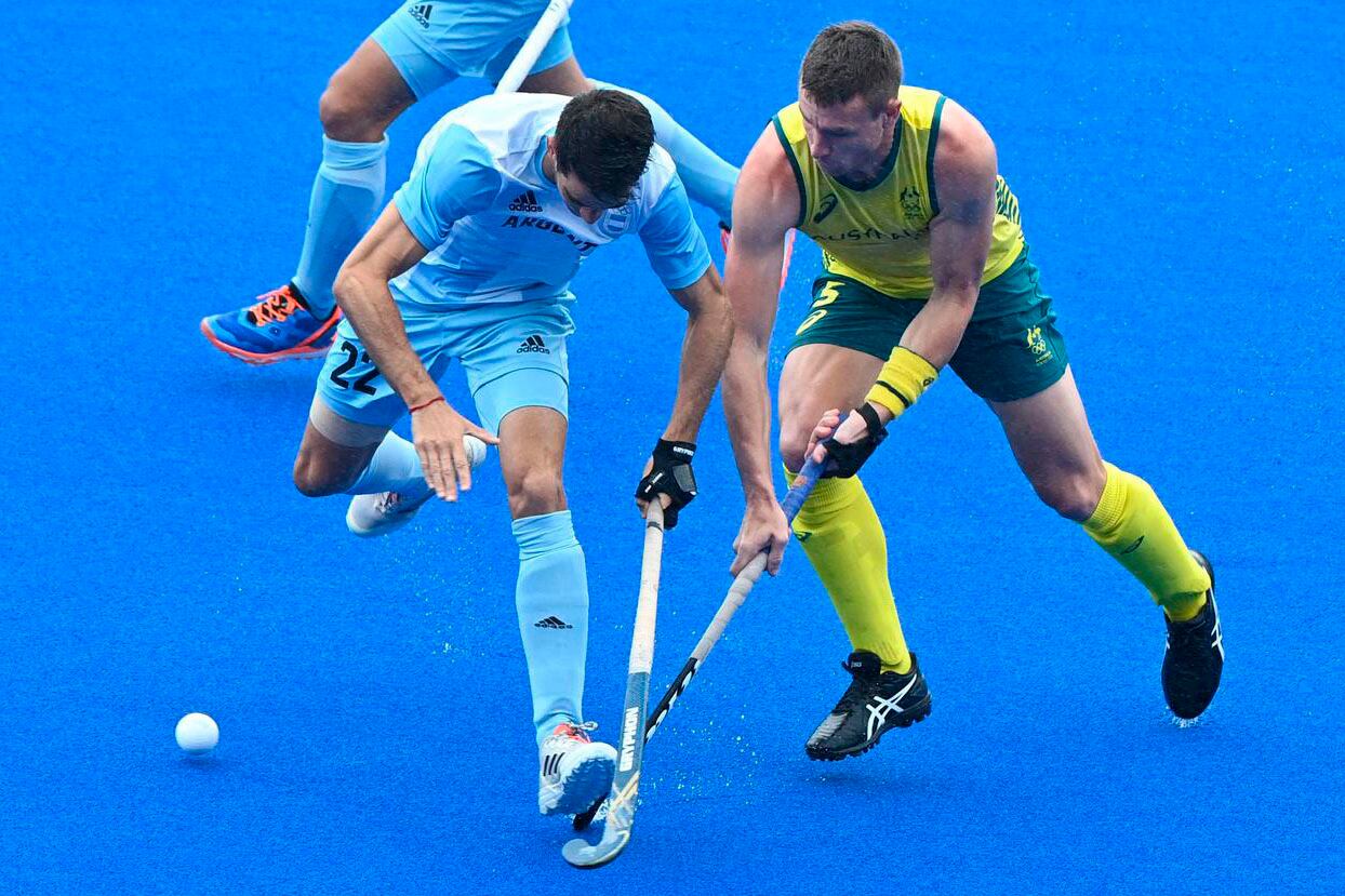 Matías Rey se interpone en el camino de Tom Wickham