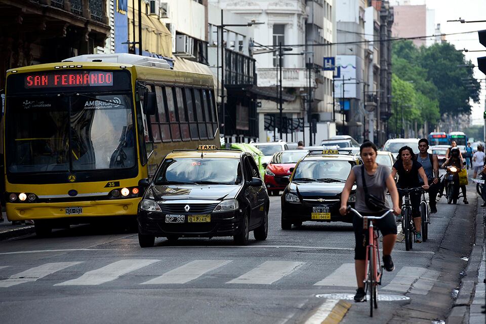 La falta de taxis en las calles es uno de los problemas a resolver.