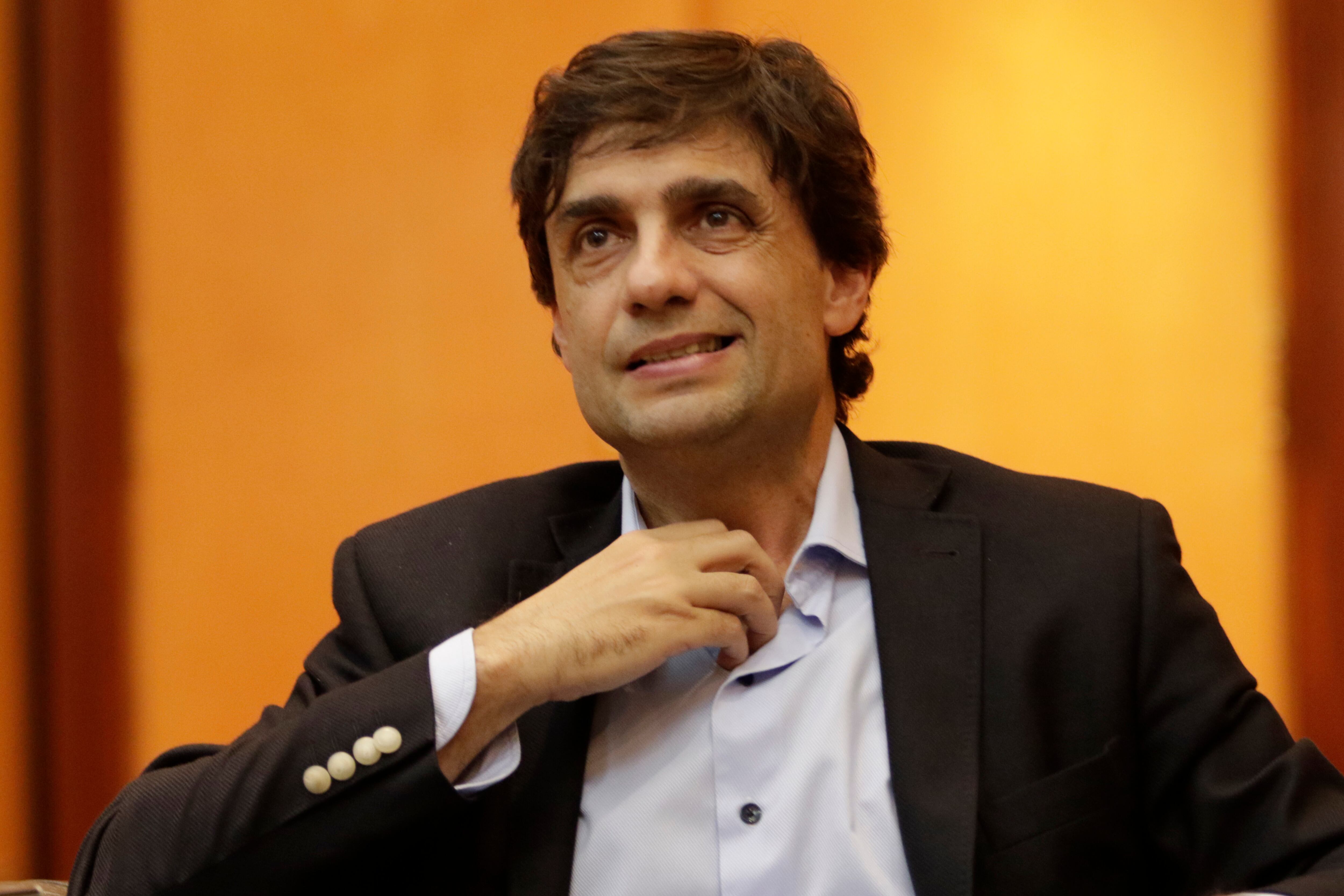 El ministro Lacunza se vio forzado a "reperfilar" algunos vencimientos.