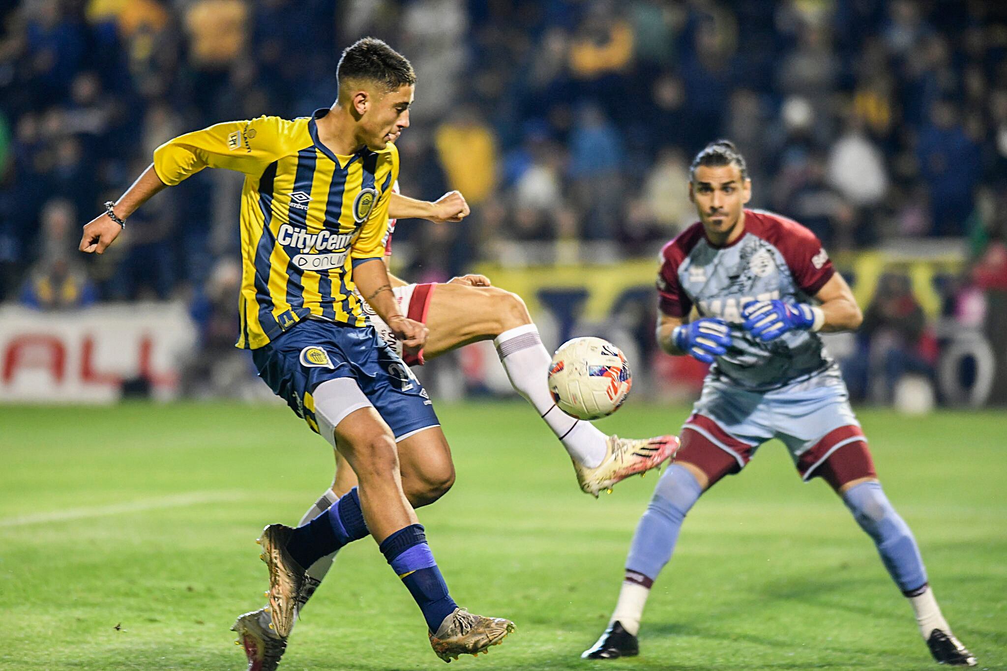 El juvenil Véliz fue el que más inquietó al arquero Monetti