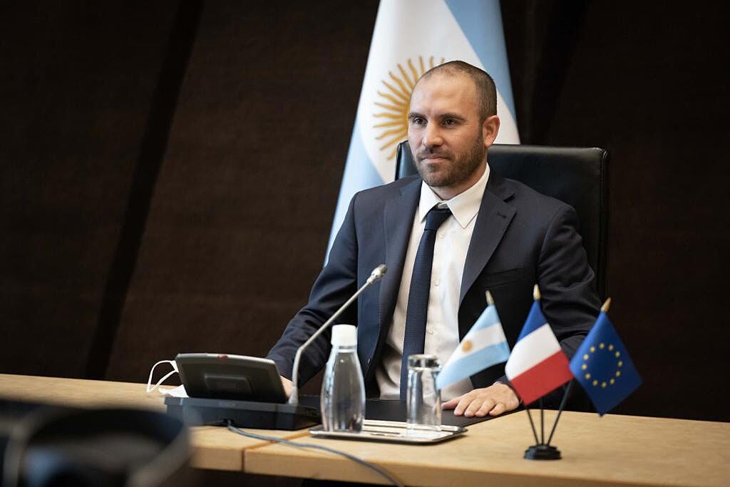El ministro en su reunión con funcionarios del Club de París, última parada pre rusa.