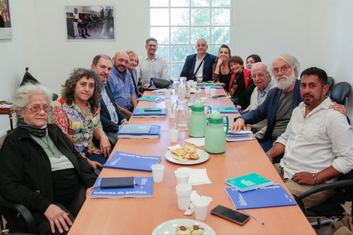 El secretario Horacio Pietragalla junto a los representantes de los Organismos de Derechos Humanos.
