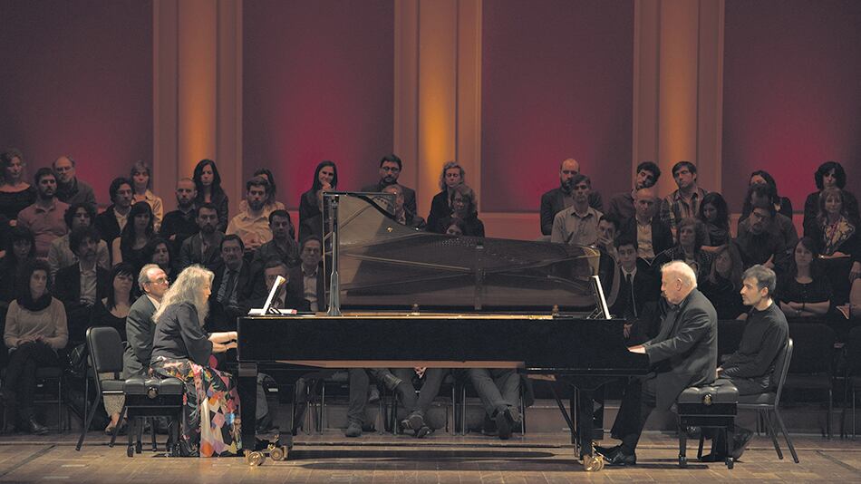 Argerich y Barenboim interpretaron, entre otras, Obras y transcripciones de Debussy.