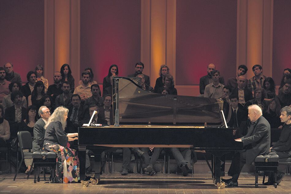 Argerich y Barenboim interpretaron, entre otras, Obras y transcripciones de Debussy.