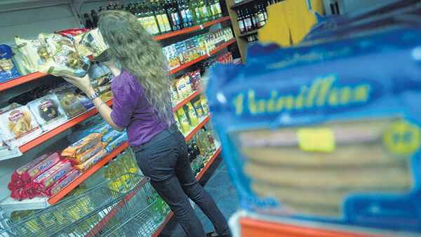 Los precios en góndola tuvieron importantes subas en las últimas tres semanas en las principales cadenas de hipermercados. Alimentos, los más sensibles.