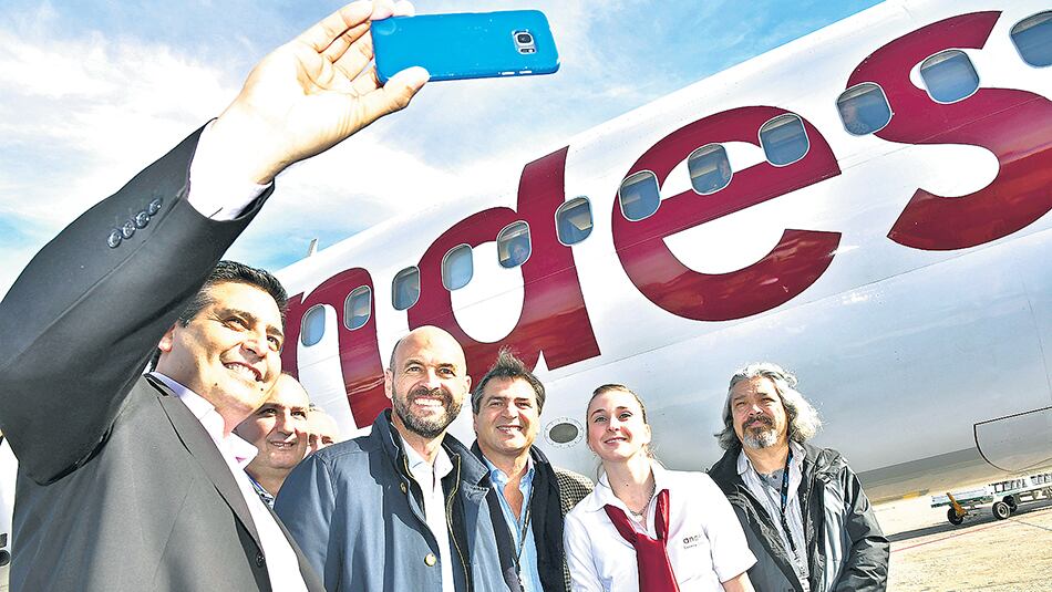 El ministro de Transporte, Guillermo Dietrich, fue uno de los promotores de la aerolínea Andes.