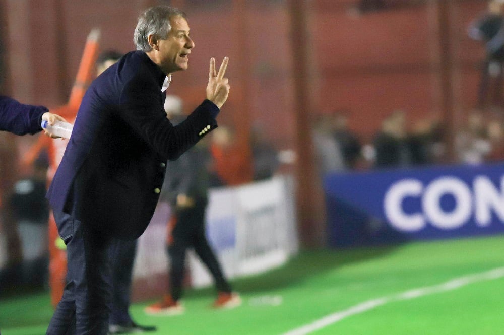 Ariel Holan continuará su carrera en Brasil, como entrenador de Santos.