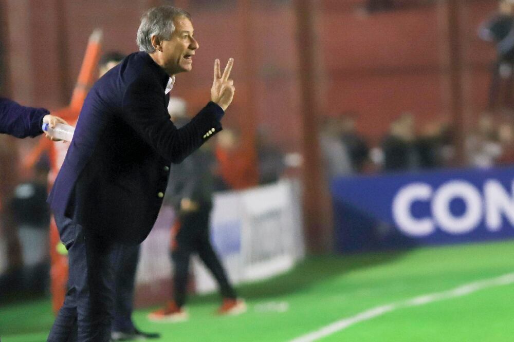 Ariel Holan continuará su carrera en Brasil, como entrenador de Santos.