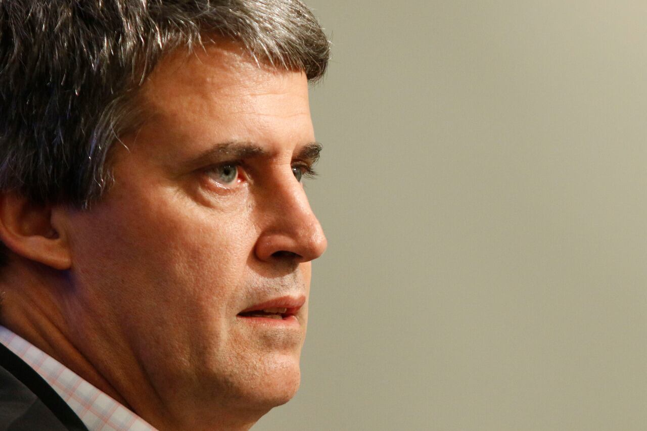 Cuando Prat-Gay eliminó el "cepo", el dólar aumentó un 65 por ciento. 