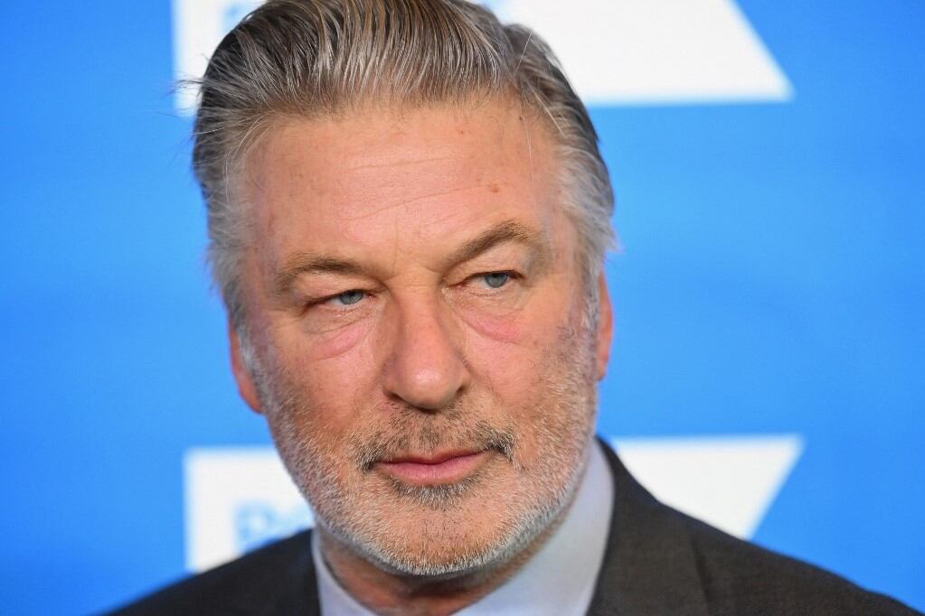 Alec Baldwin fue acusado de homicidio involuntario por la tragedia en el rodaje de “Rust”. Imagen: AFP.