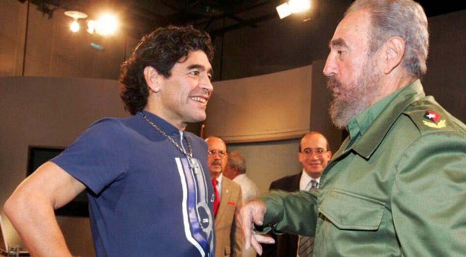 Diego Maradona en uno de sus habituales encuentros con Fidel Castro en La Habana.