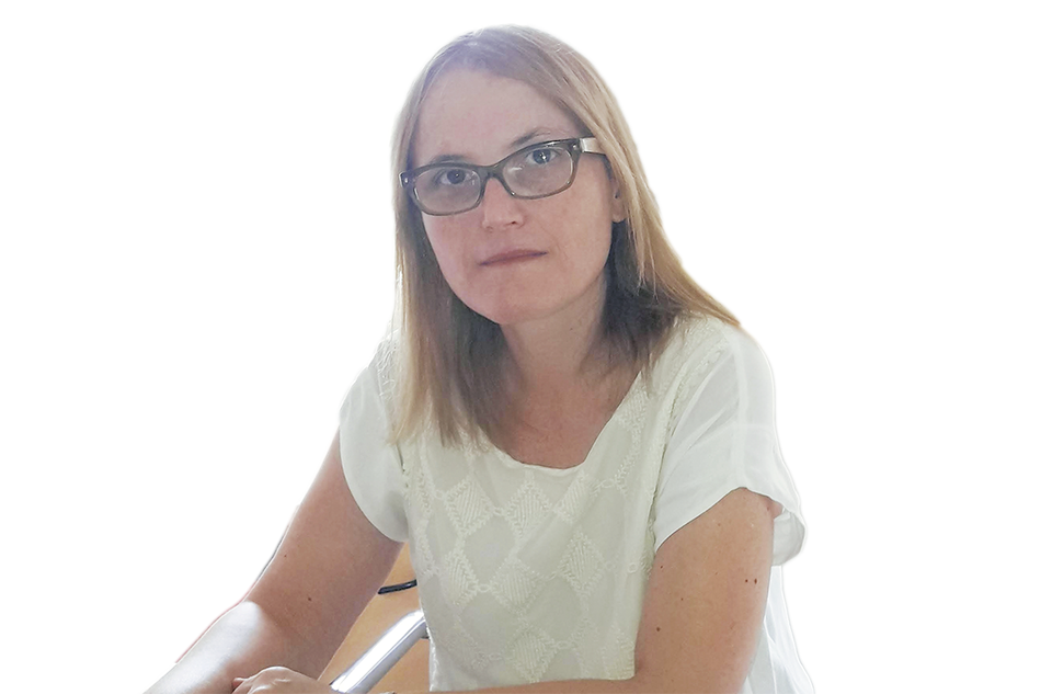 Raquel Castro: Licenciada en Psicología (UNLP), magíster en Gestión de Servicios Gerontológicos (ISALUD). Docente e investigadora de la Universidad Nacional del Noroeste de la Provincia de Buenos Aires (UNNOBA).