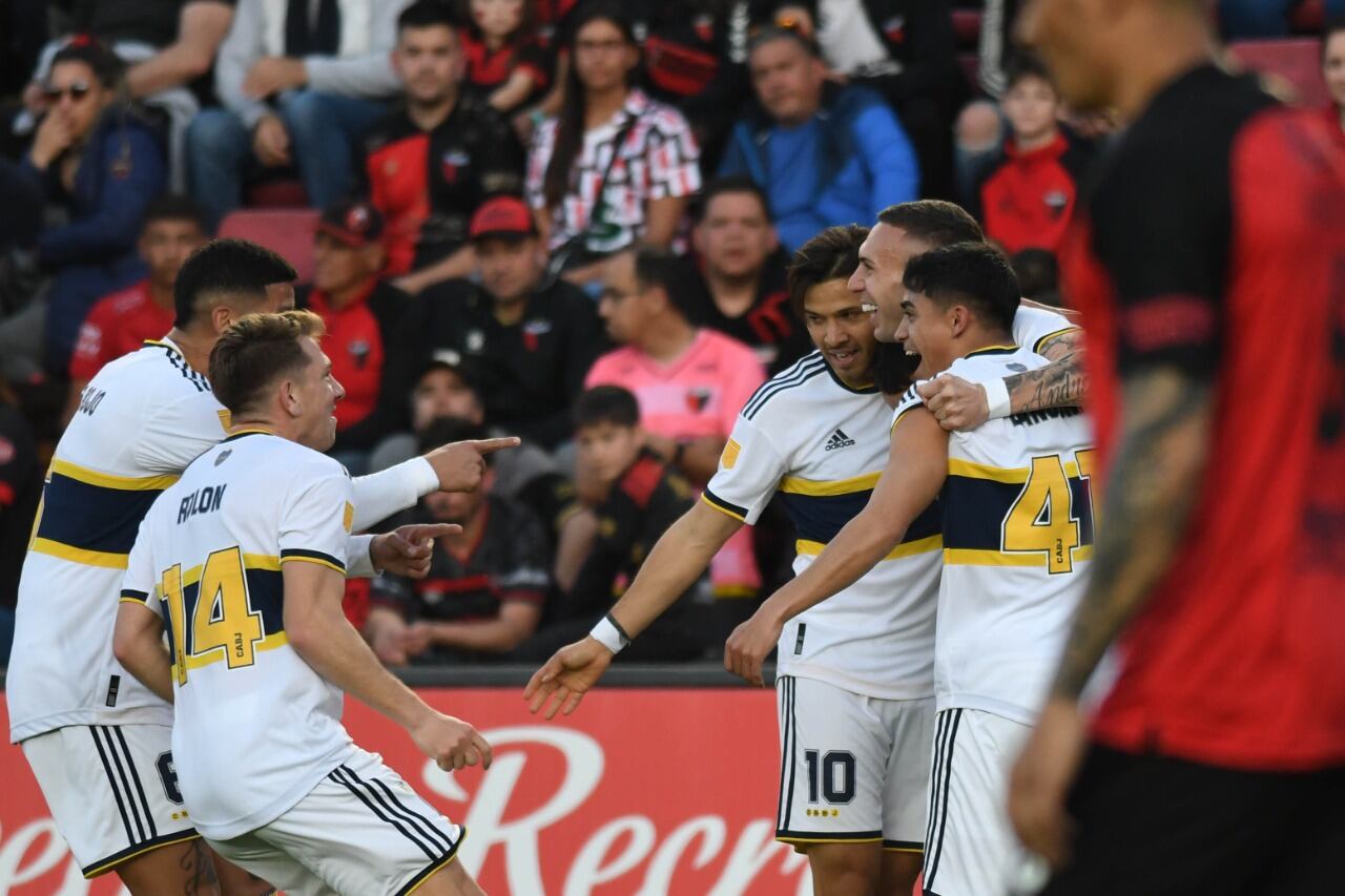 Boca festeja el gol de Briasco para el 1-0 a los 10 minutos de juego