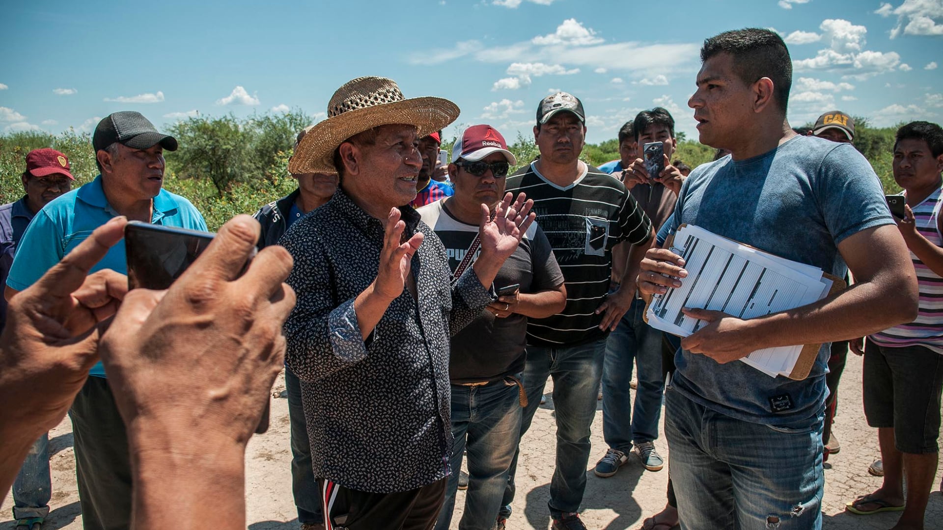 Nerón discute con los policías