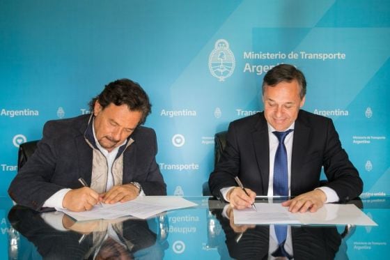 Gustavo Sáenz y el ministro de Transporte de la Nación, Diego Giuliano