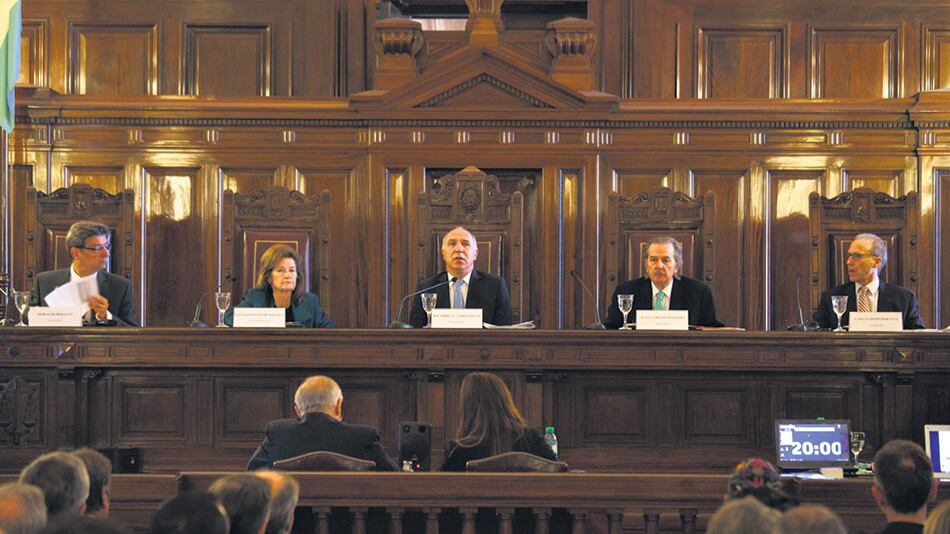 Los jueces del máximo tribunal decidirán sobre la candidatura de Menem antes de las elecciones de octubre.