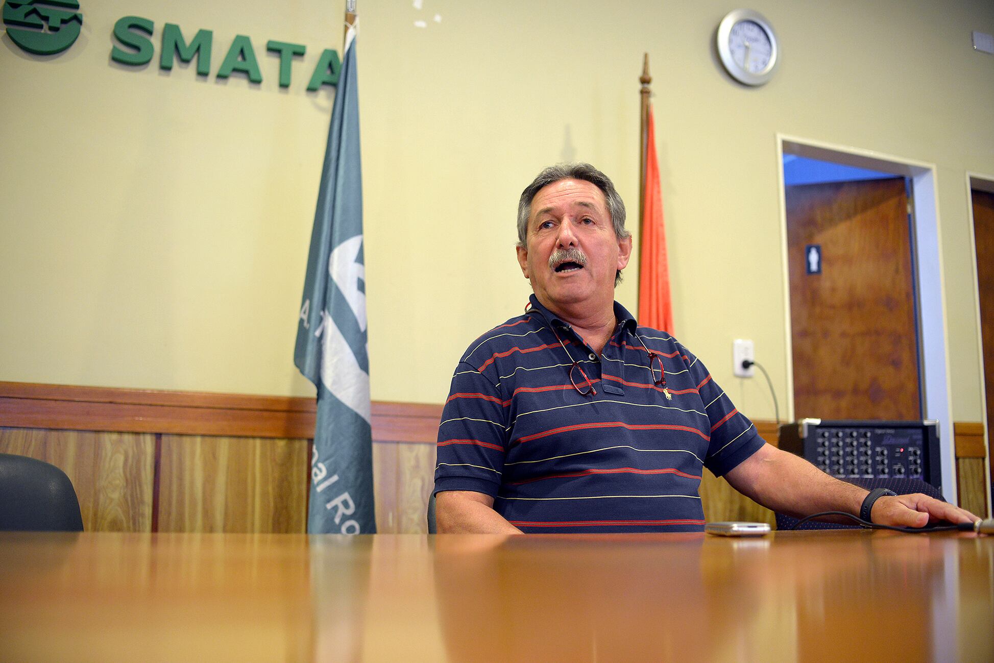 "No estamos de acuerdo pero no nos queda otra que acceder", dijo resignado Barros de Smata.