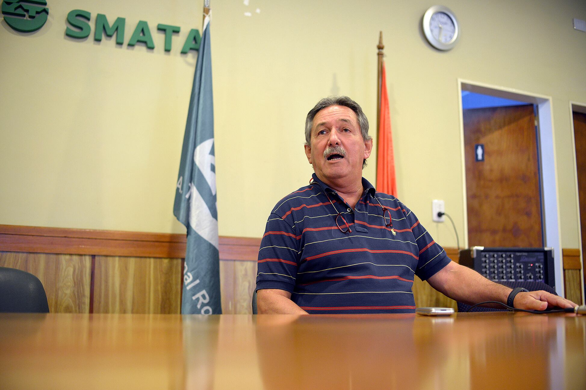 "No estamos de acuerdo pero no nos queda otra que acceder", dijo resignado Barros de Smata.