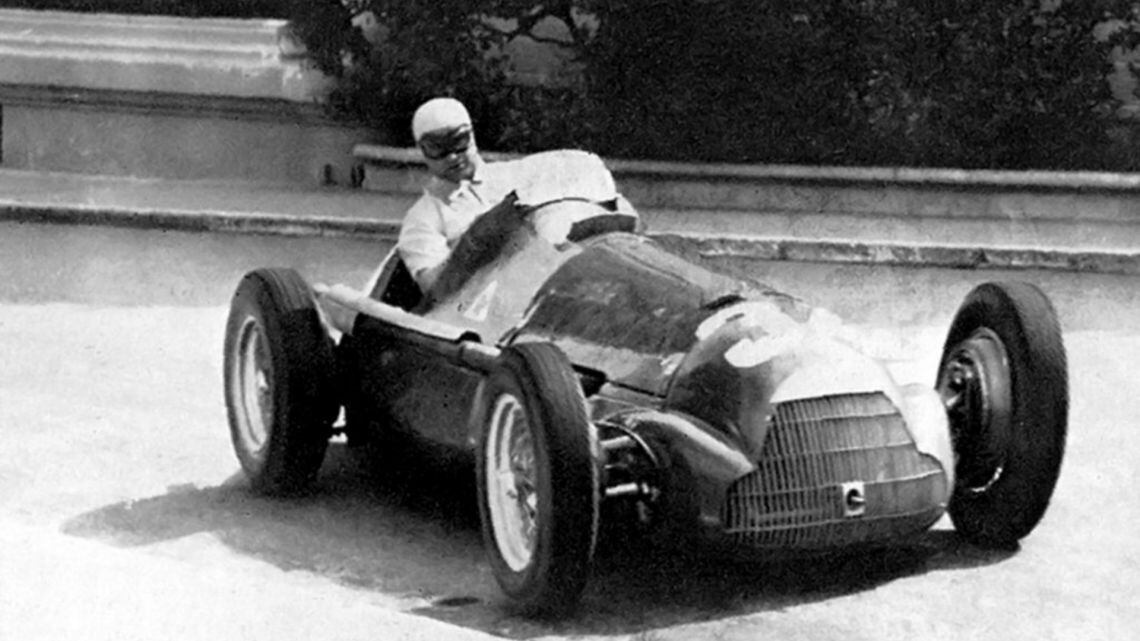 La imagen de Fangio durante el Gran Premio de Mónaco.