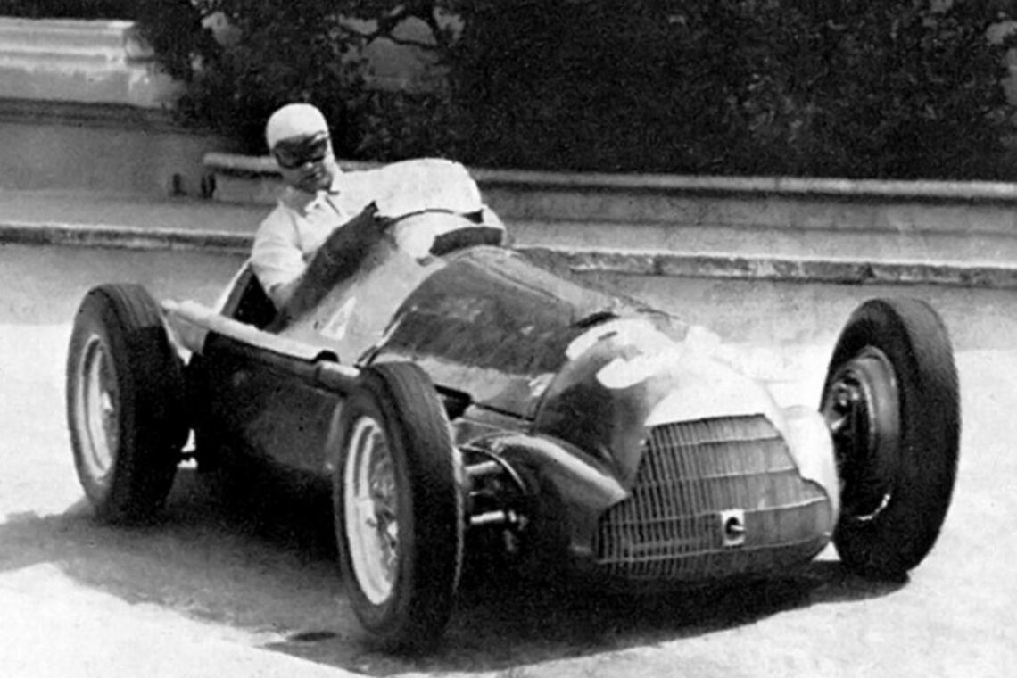 La imagen de Fangio durante el Gran Premio de Mónaco.