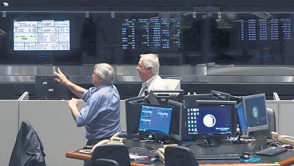 El dólar bajó a 44,87 pesos y la Bolsa trepó 6,7 por ciento para alcanzar un nuevo record.