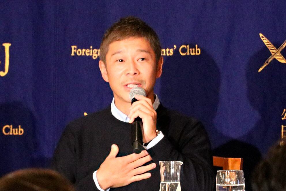 El magnate japonés Yusaku Maezawa invita a 8 personas a que lo acompañen a viajar a la Luna y ya se anotó un millón de personas.