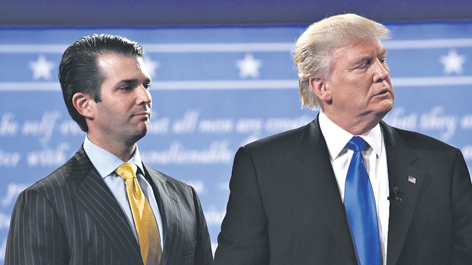 Trump Junior junto a su padre, en septiembre del 2016, al comienzo de la campaña.