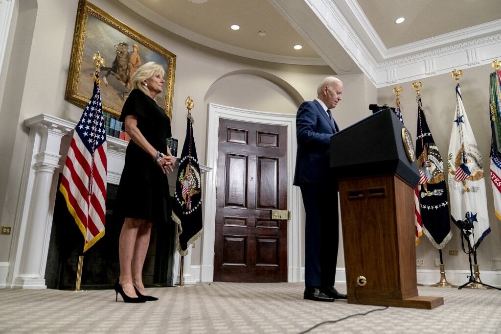 ¿Por qué estamos dispuestos a vivir con esta carnicería?, se quejó Joe Biden.