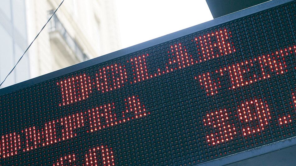 El dólar empezó la semana estable, pero no desaparecen los temores de desequilibrios.