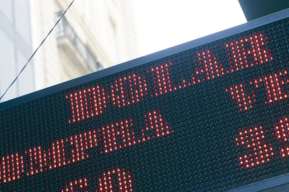 El dólar empezó la semana estable, pero no desaparecen los temores de desequilibrios.